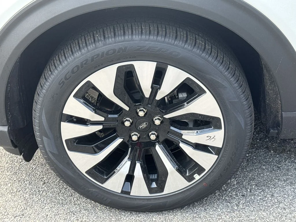New 2026 White Ford Platinum image 11