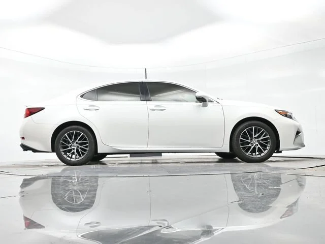 Used 2016 Eminent White Pea Lexus 4DR SDN image 16