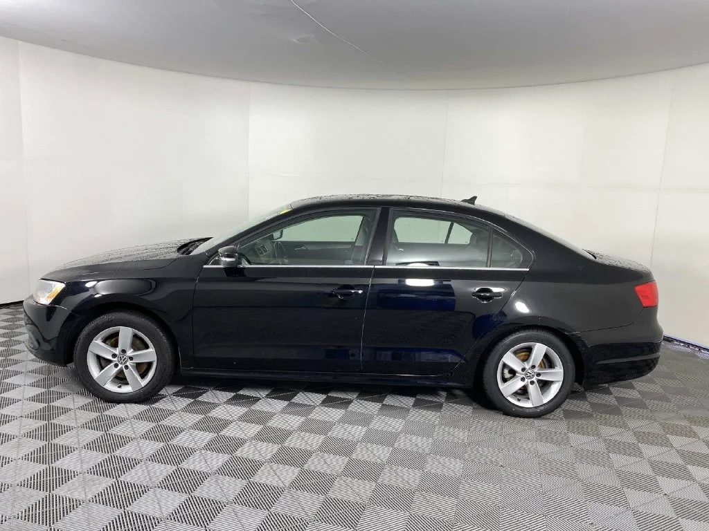 Used 2014 Black Uni Volkswagen 2.0L TDI image 5