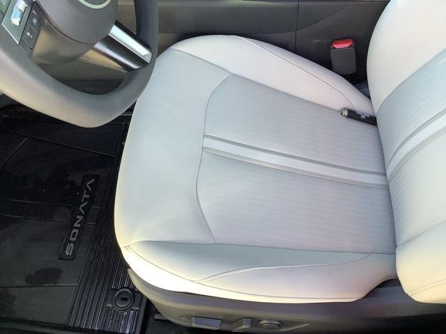 Certified Used 2025 White Hyundai SEL image 10