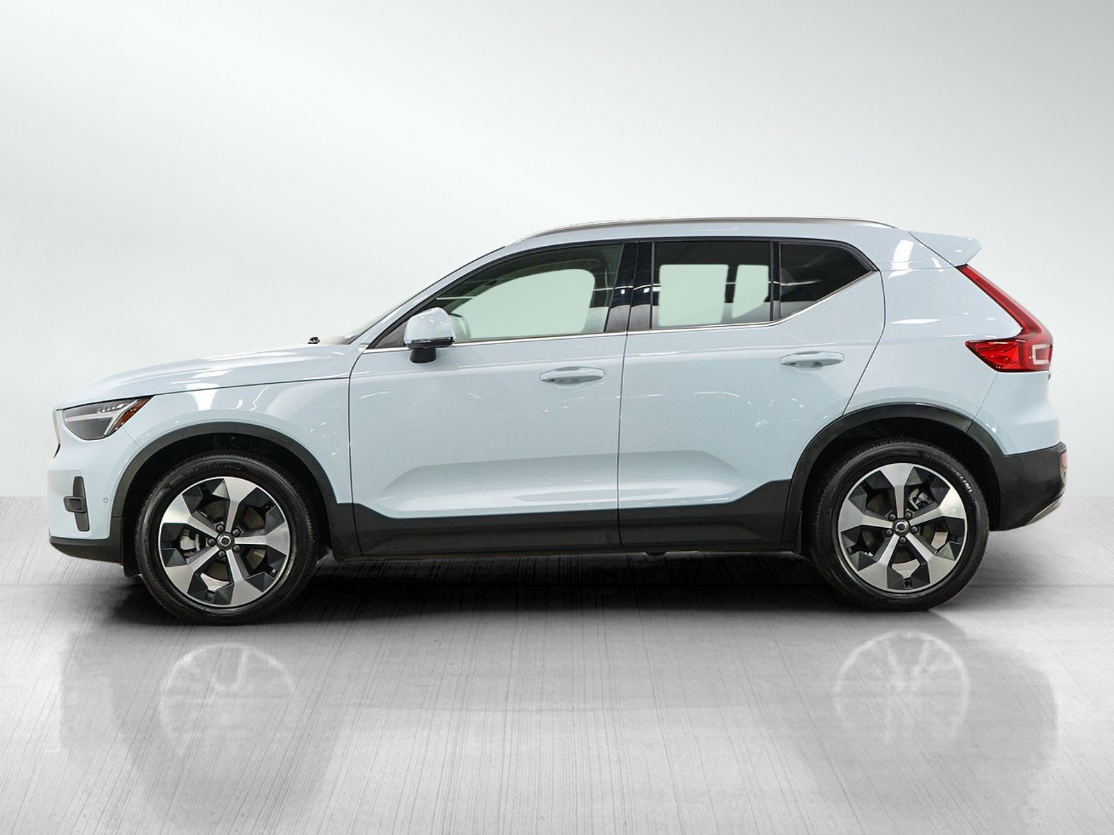 Used 2025 Volvo XC40 Plus with VIN YV4L12UEXS2597741 for sale in Burnsville, Minnesota