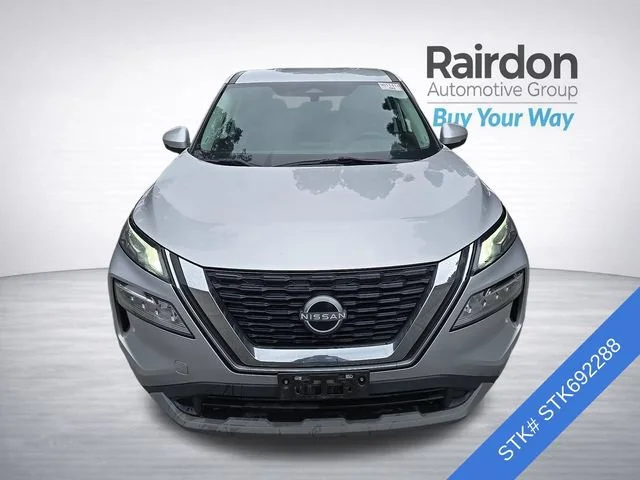 Used 2022 Brilliant Silver Metallic Nissan SV image 3