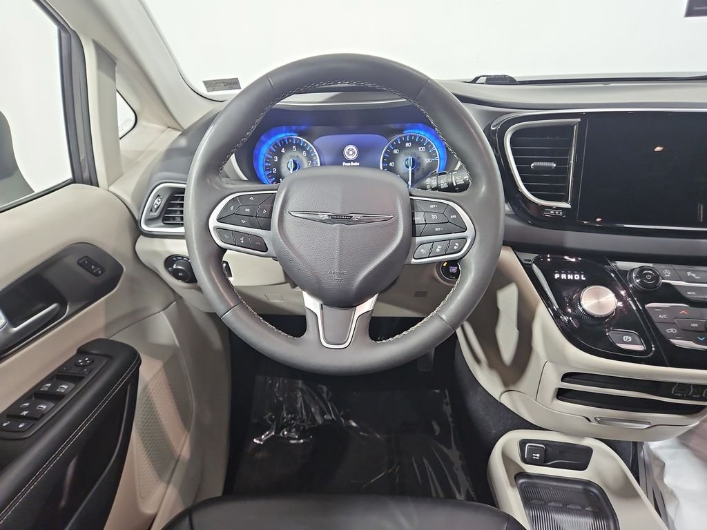 Used 2023 Gray Chrysler Touring L image 14
