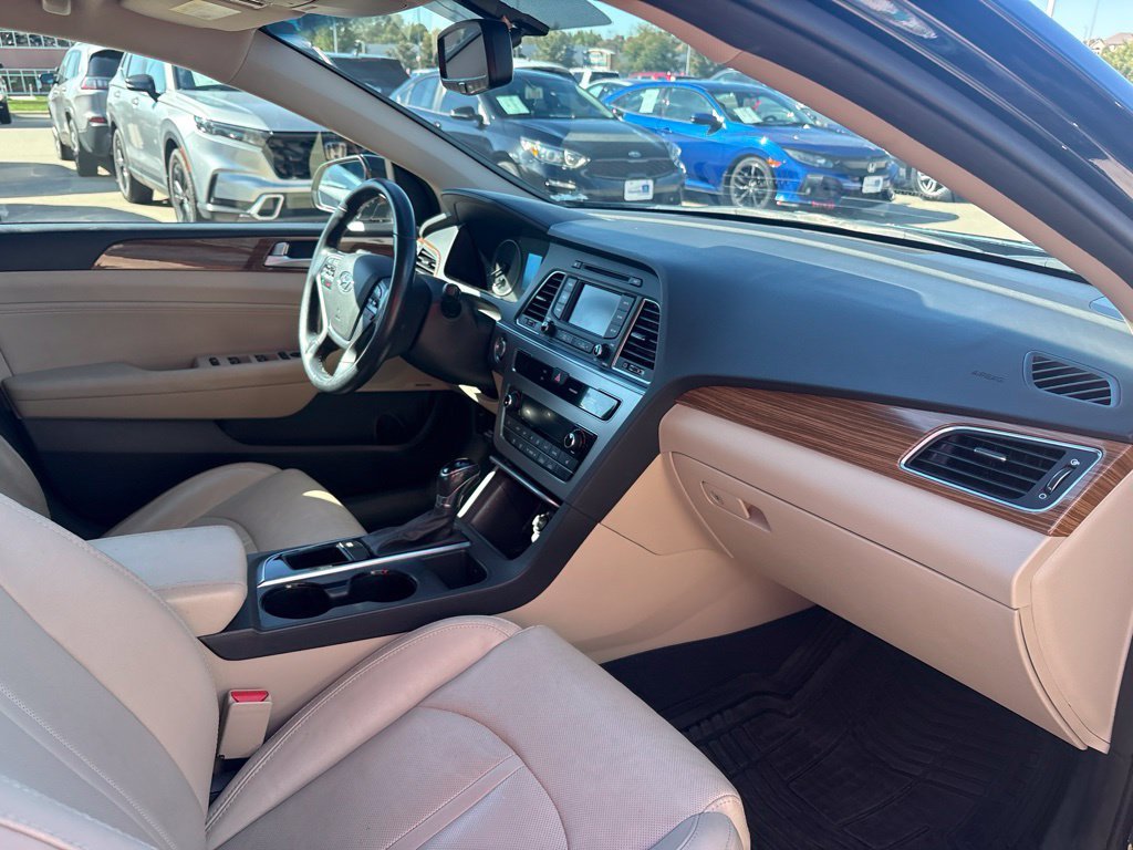 Used 2015 Phantom Black Hyundai Limited image 24