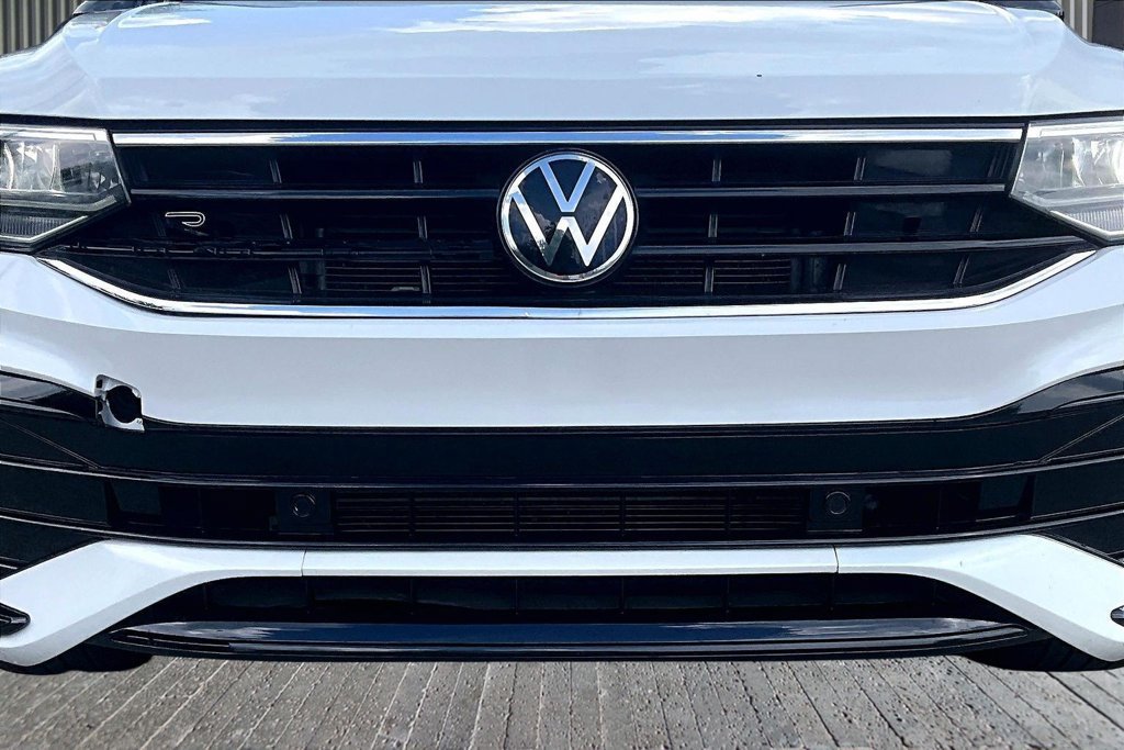 Used 2023 White Volkswagen 2.0T SE R-Line Black image 29