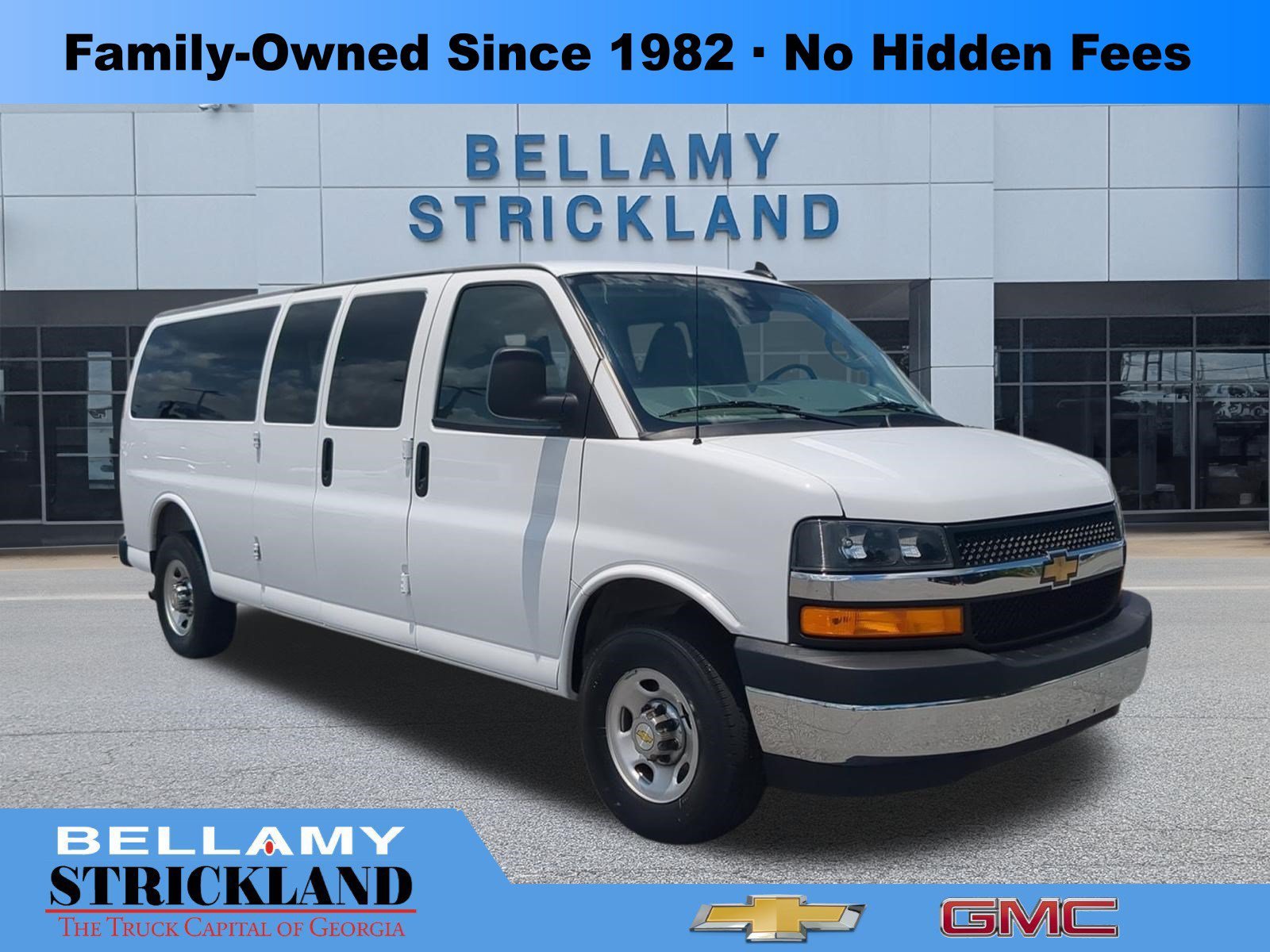 Used 2025 Summit White Chevrolet 1LT image 1