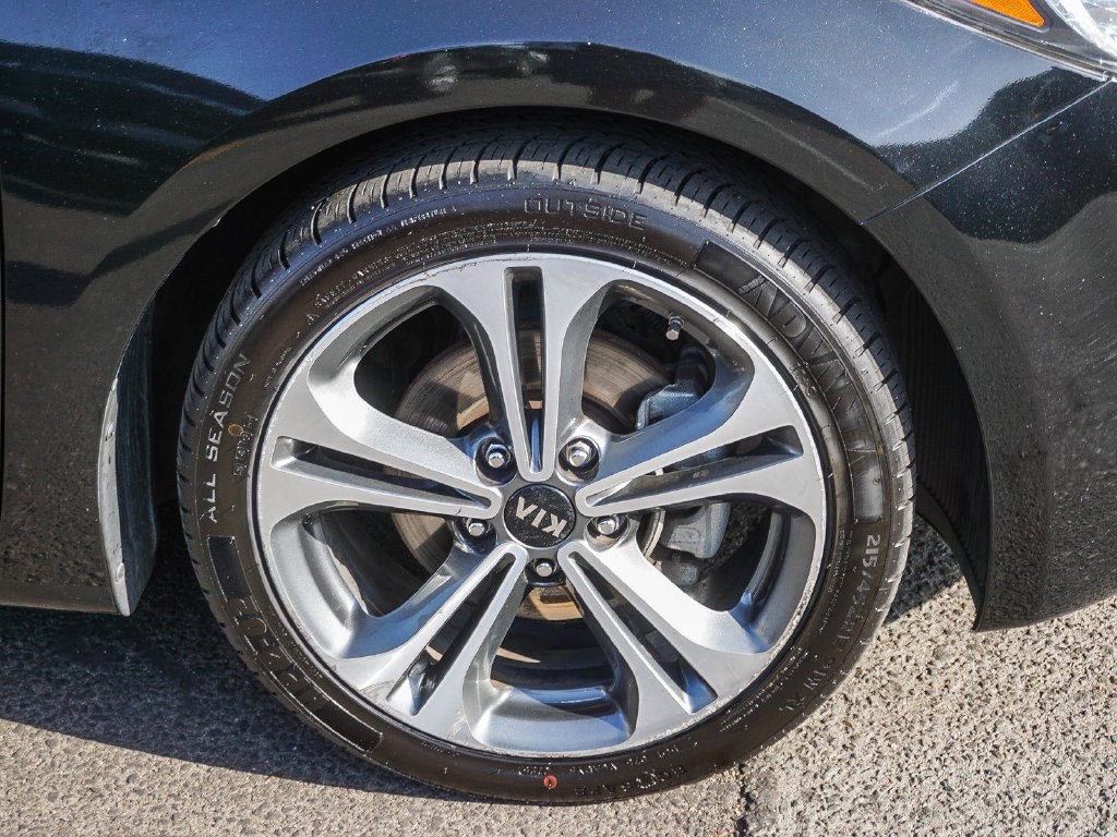 Used 2016 Black Kia EX image 9