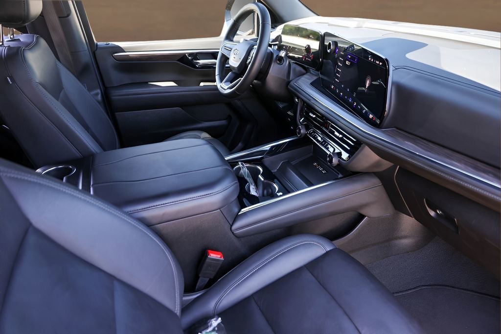 Used 2025 Black Chevrolet Z71 image 30