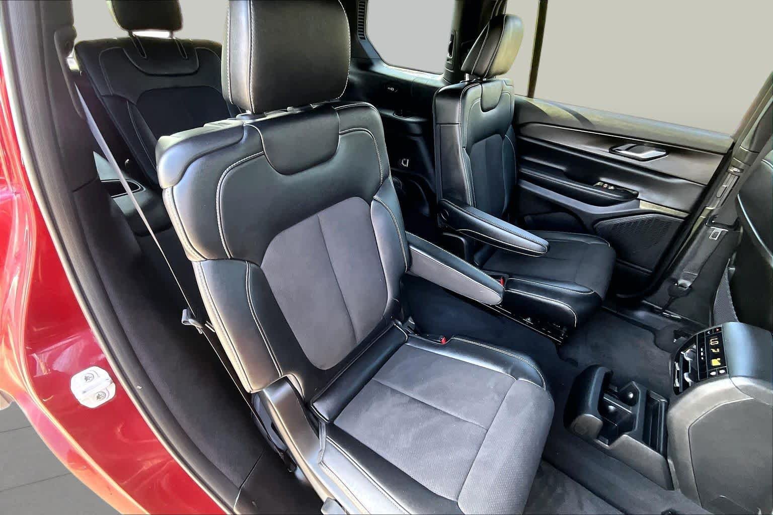 Used 2023 Velvet Red Pearlcoat Jeep Altitude image 21