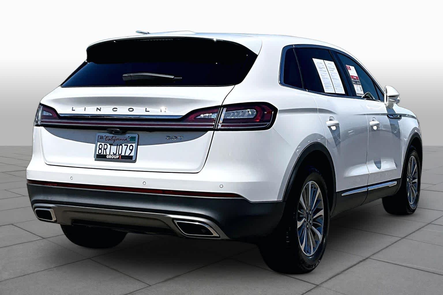 Used 2020 Pristine White Lincoln Standard image 11