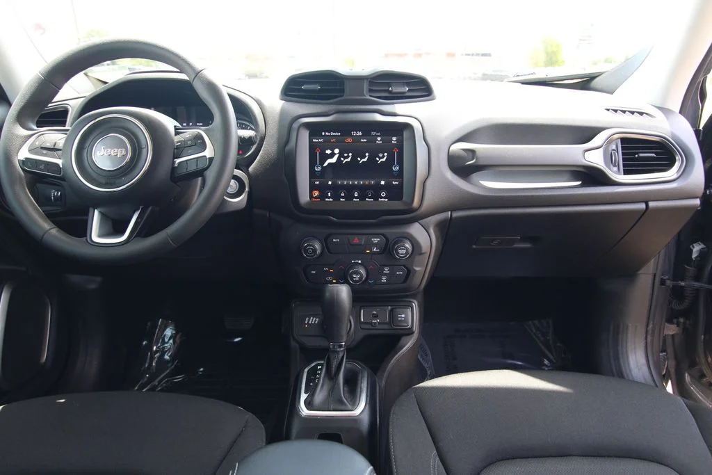 Used 2023 Gray Jeep Latitude image 43