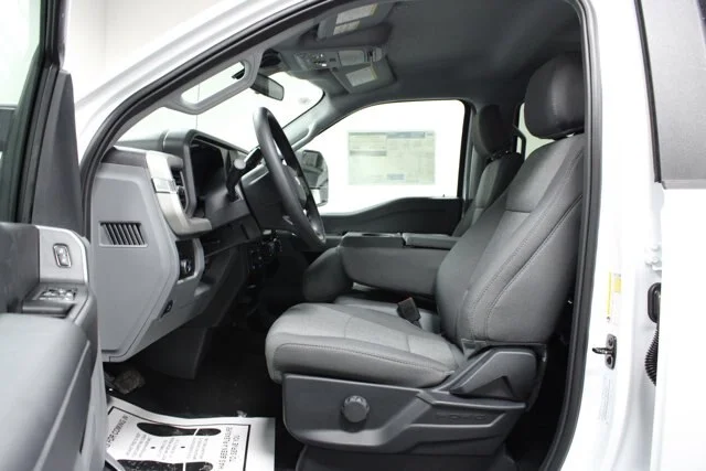 New 2026 Oxford White Ford F-350® XL image 34
