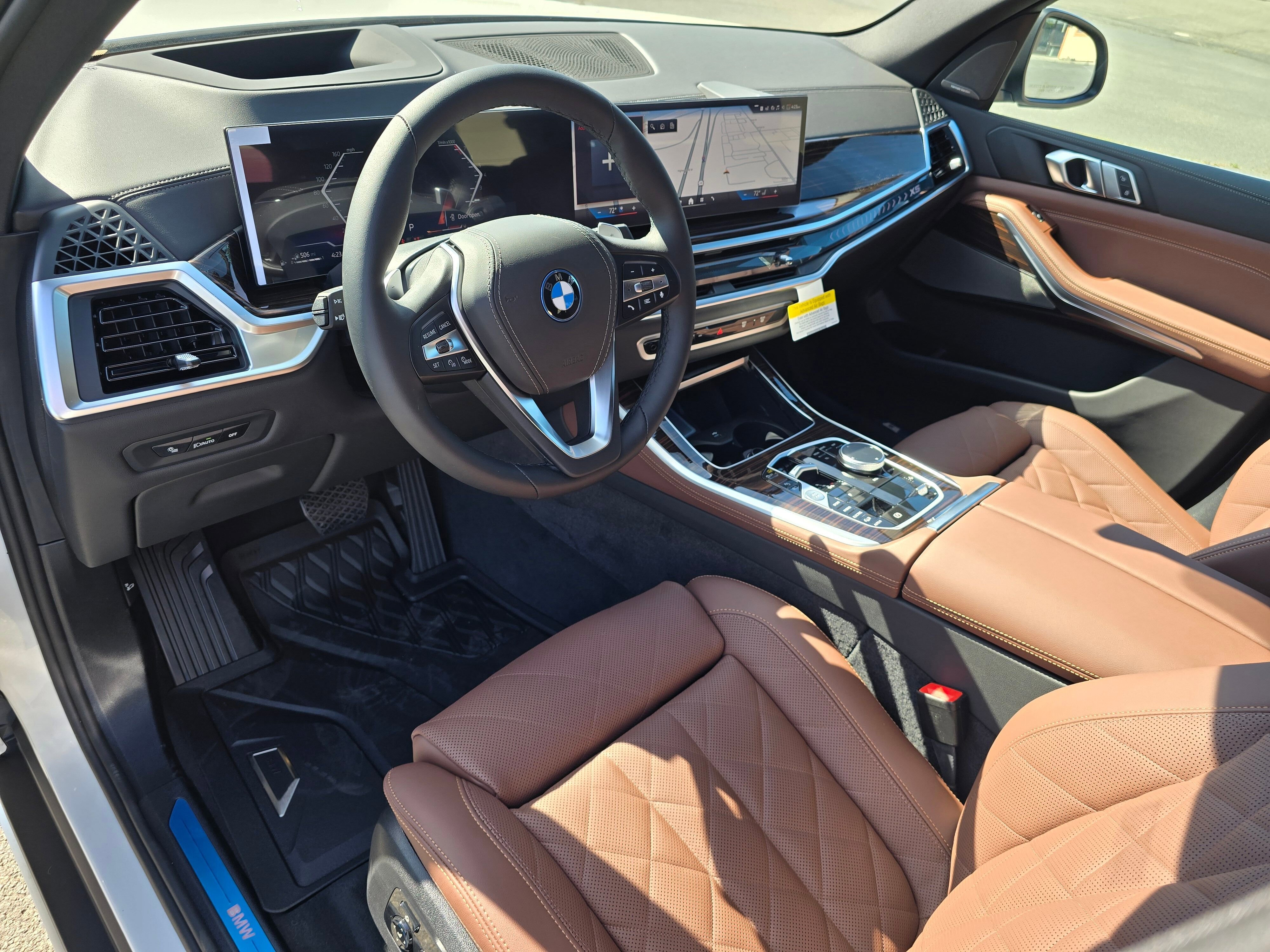 New 2026 Mineral White Metallic BMW xDrive50e image 32