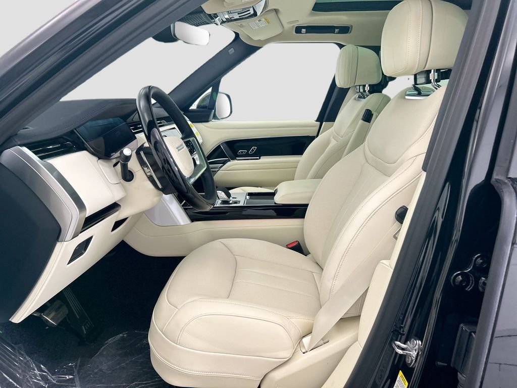 New 2026 Santorini Black Land Rover SE image 18