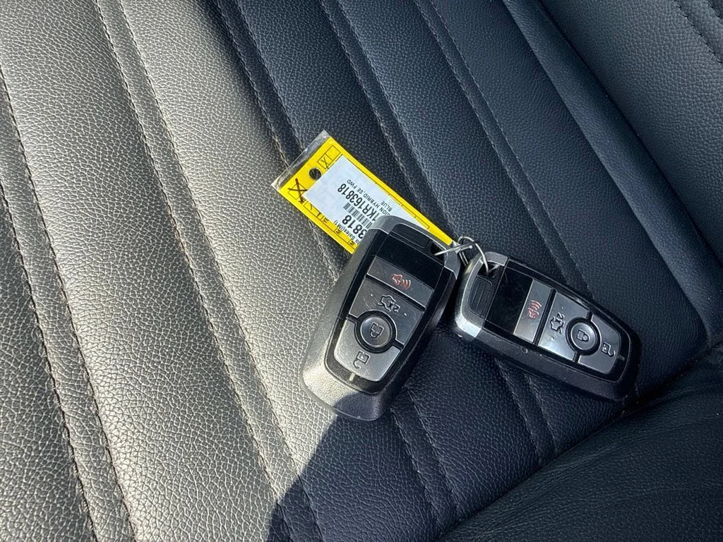 Used 2019 Blue Ford SE image 22