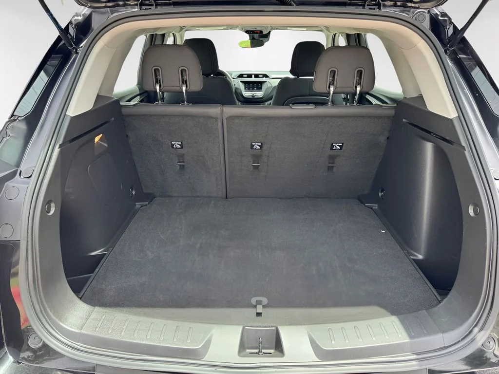 Used 2022 Black Chevrolet LS image 5
