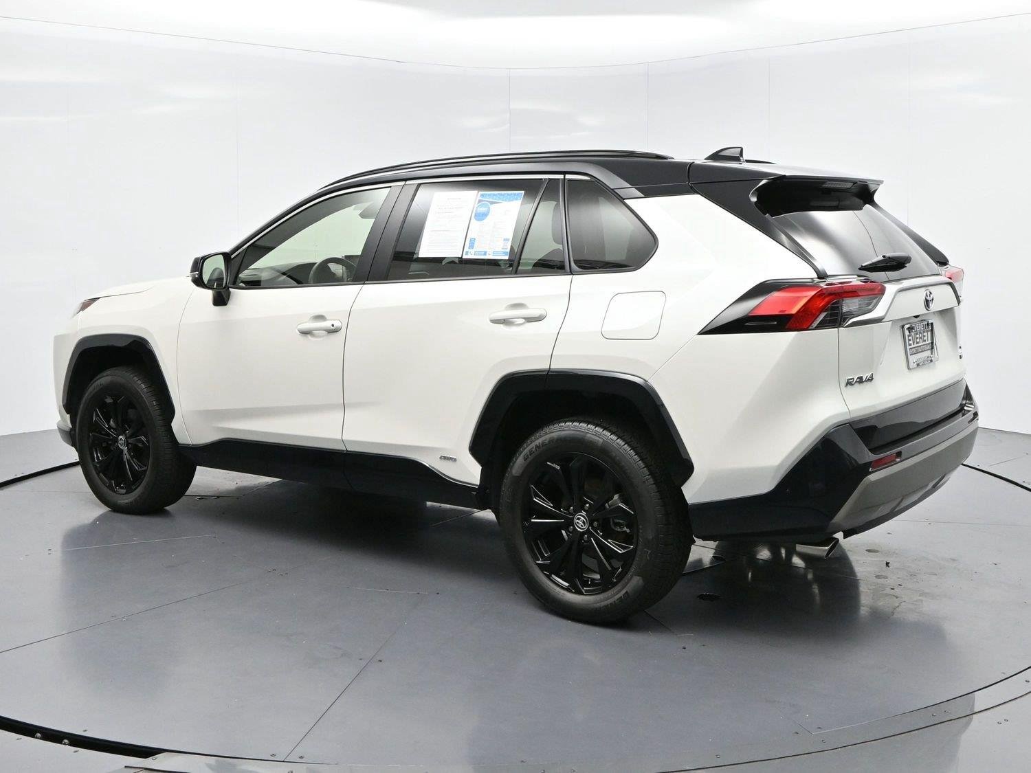 Used 2022  Toyota Hybrid XSE image 5