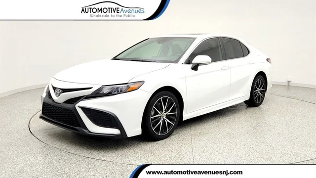 2024 Toyota Camry SE Automatic AWD w/ Moonroof, Blind Spot Monitor & Convenience
