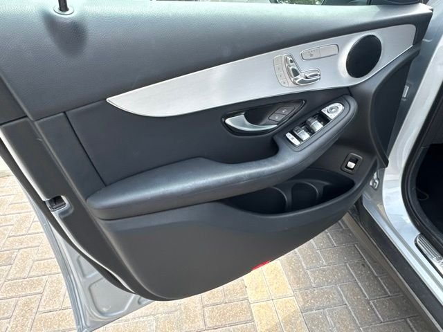 Used 2022 Silver Mercedes-Benz GLC 300 image 24