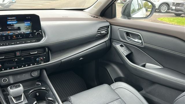 Used 2023 White Nissan Platinum image 25