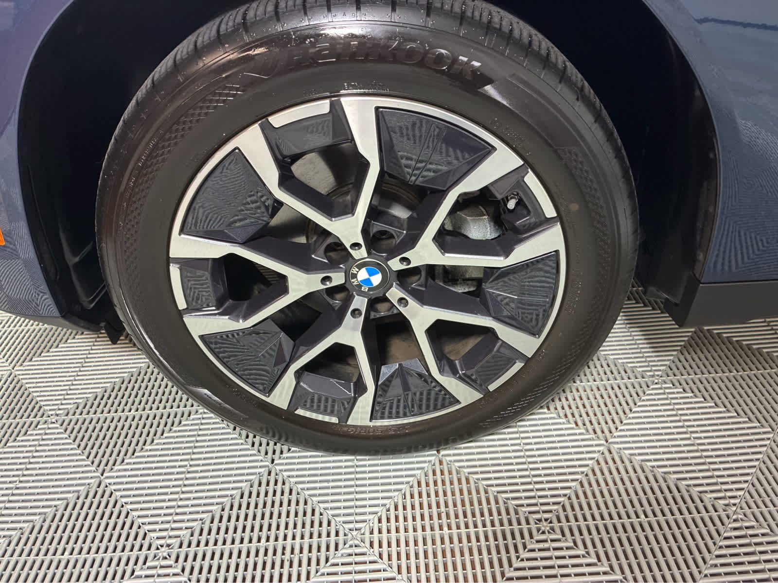 New 2026 Tanzanite Blue II Metallic BMW 30 xDrive image 12