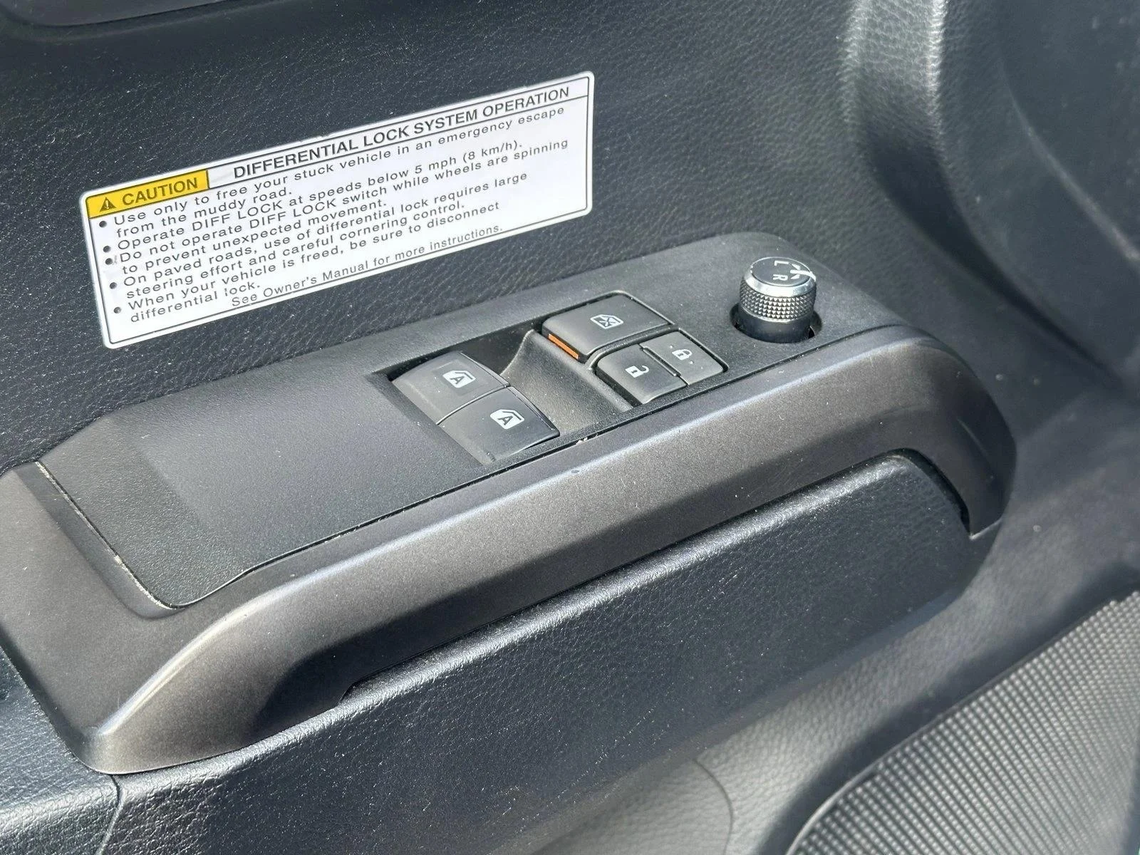 Used 2017 Blue Toyota SR5 image 19