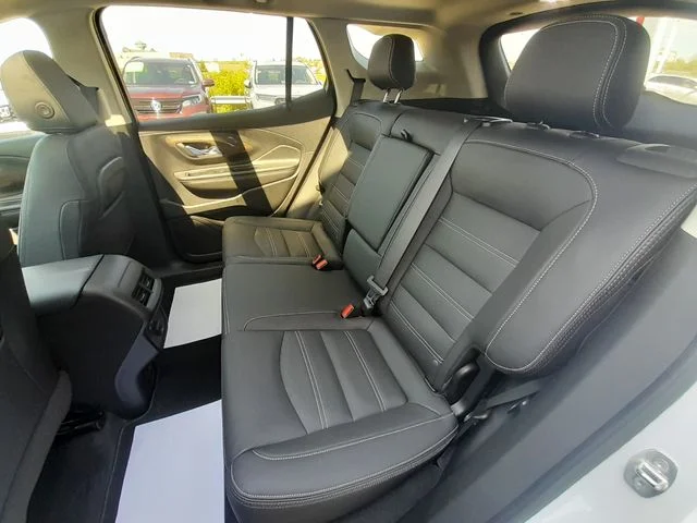 Used 2023 White GMC Denali image 40