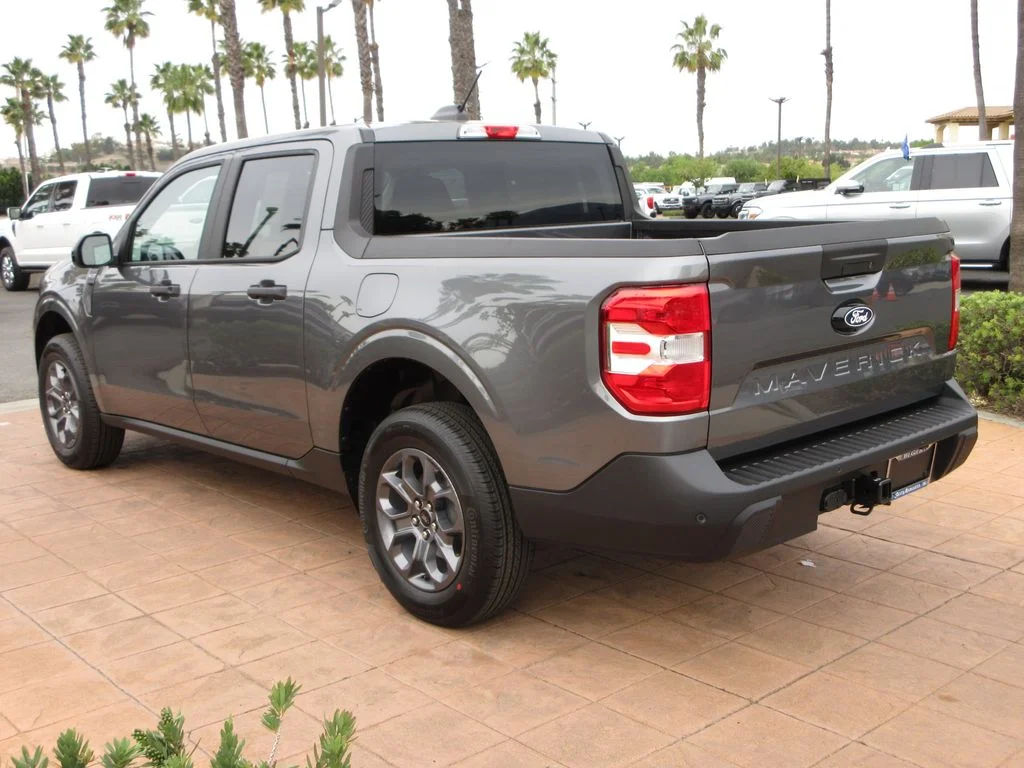 New 2026 Carbonized Gray Metallic Ford XLT image 2