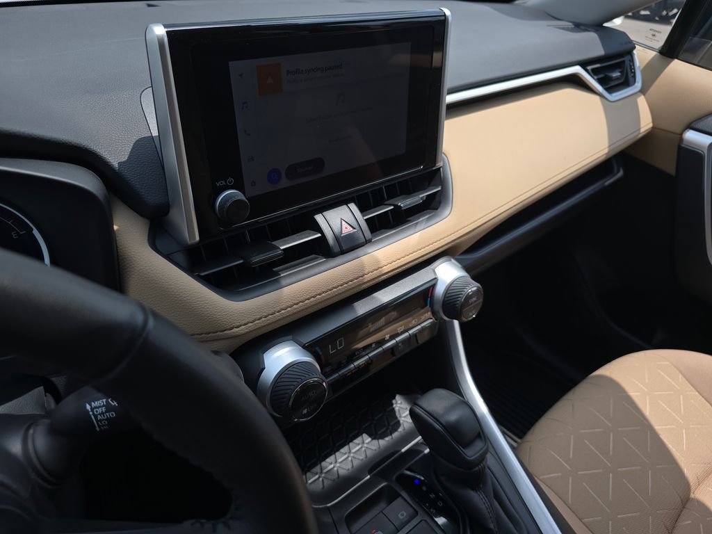 Used 2025 White Toyota XLE image 27