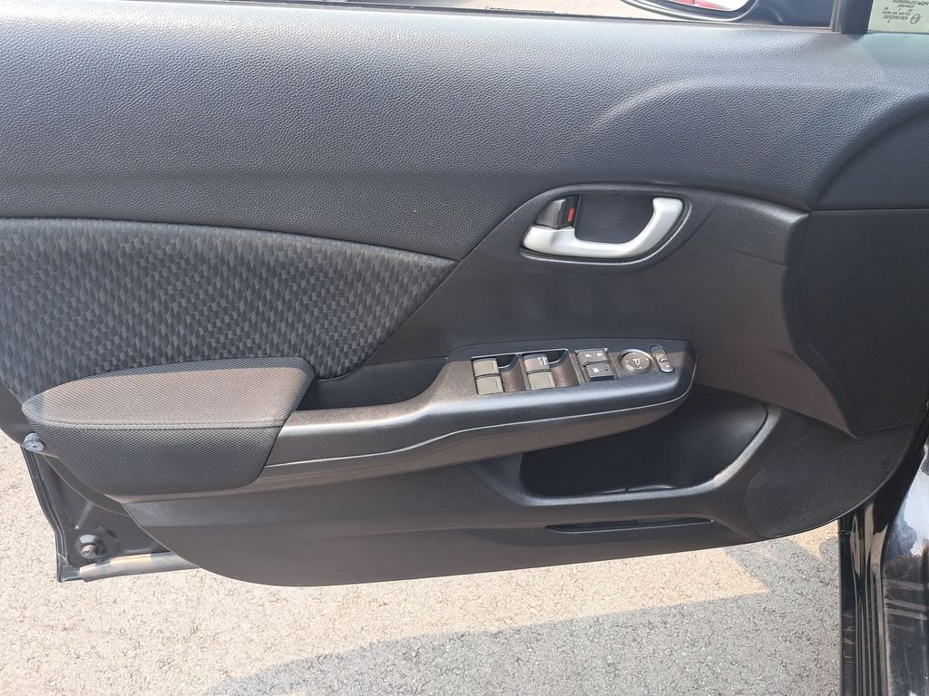 Used 2015 Black Honda SE image 17