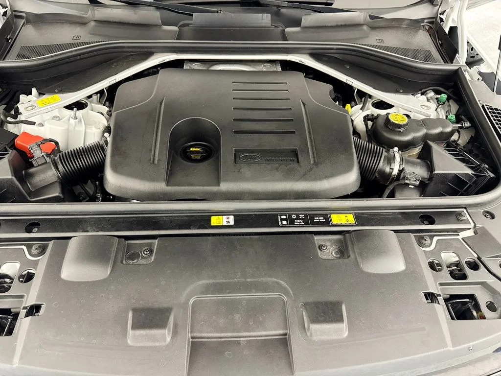 Certified Used 2023 White Land Rover SE Dynamic image 32