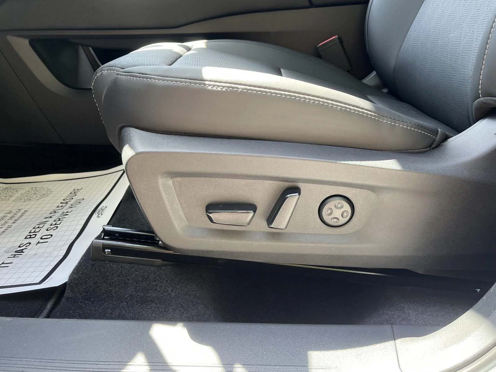 New 2026 Everest White Pearl TriCoat Nissan Platinum image 24