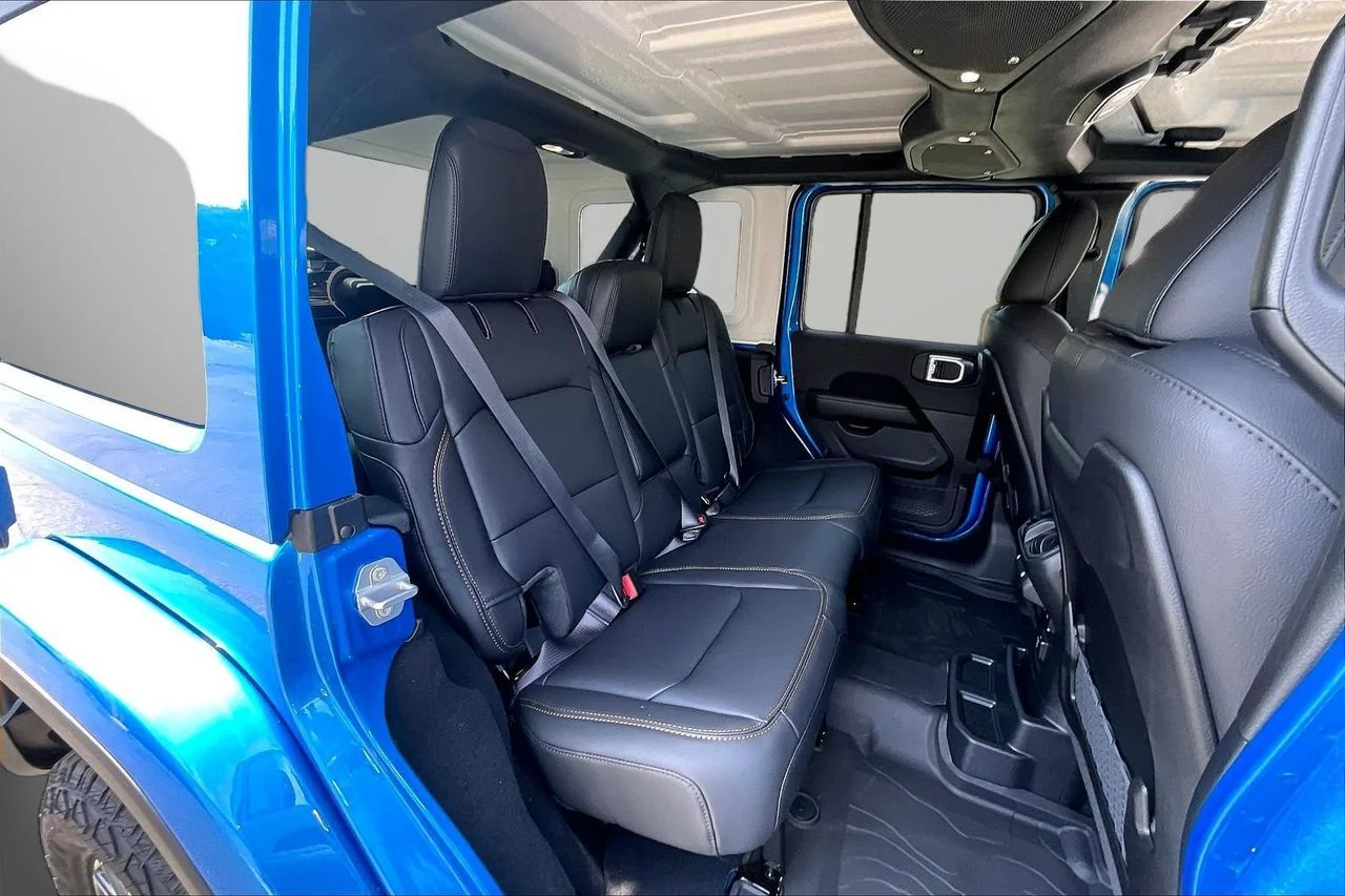 New 2026 Hydro Blue Pearl-Coat Exterior Paint Jeep Sahara image 20