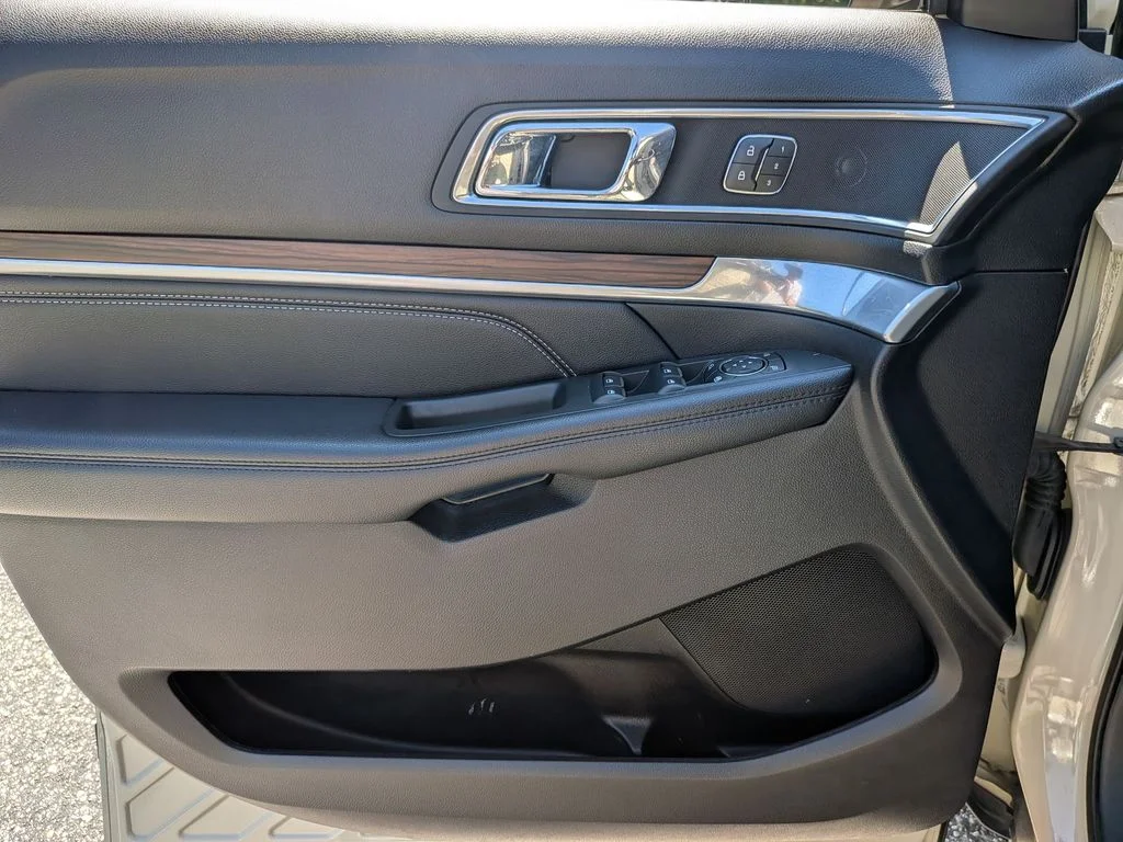 Used 2018 Silver Ford Limited image 26