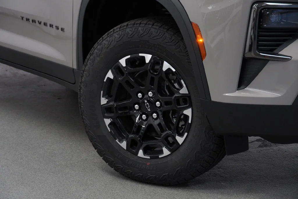 2027 Chevrolet Traverse Z71 - Photo 9