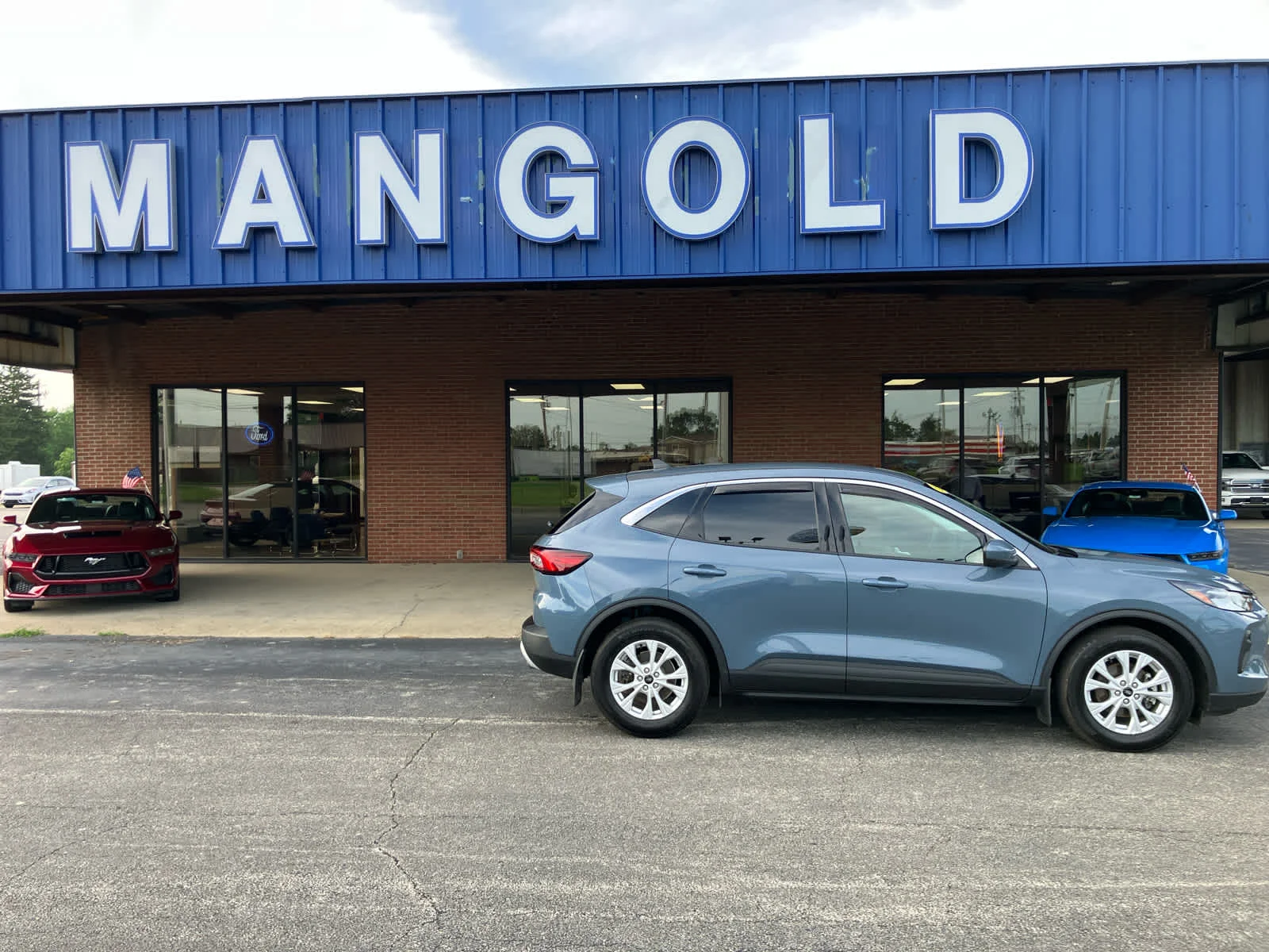 Used 2023 Vapor Blue Metallic Ford Active image 31