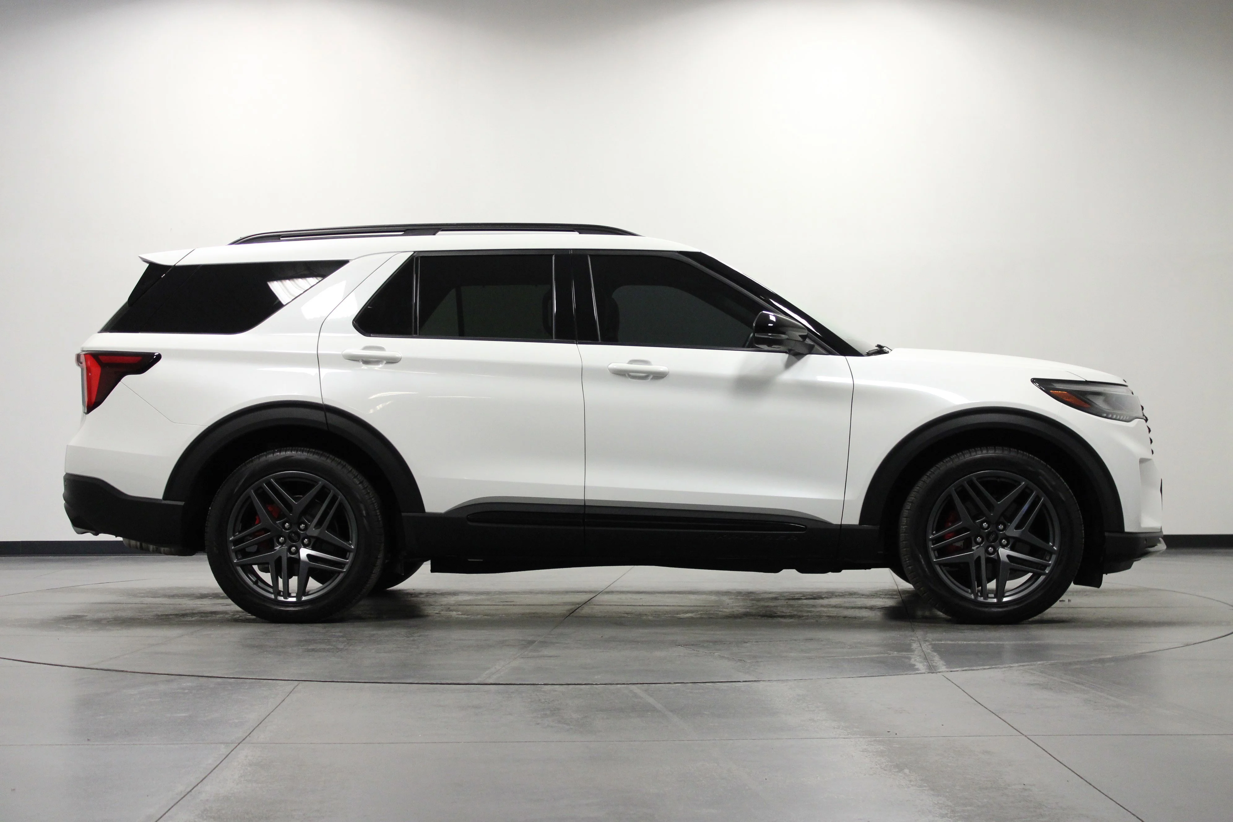 Used 2025 White Metallic Ford ST image 3
