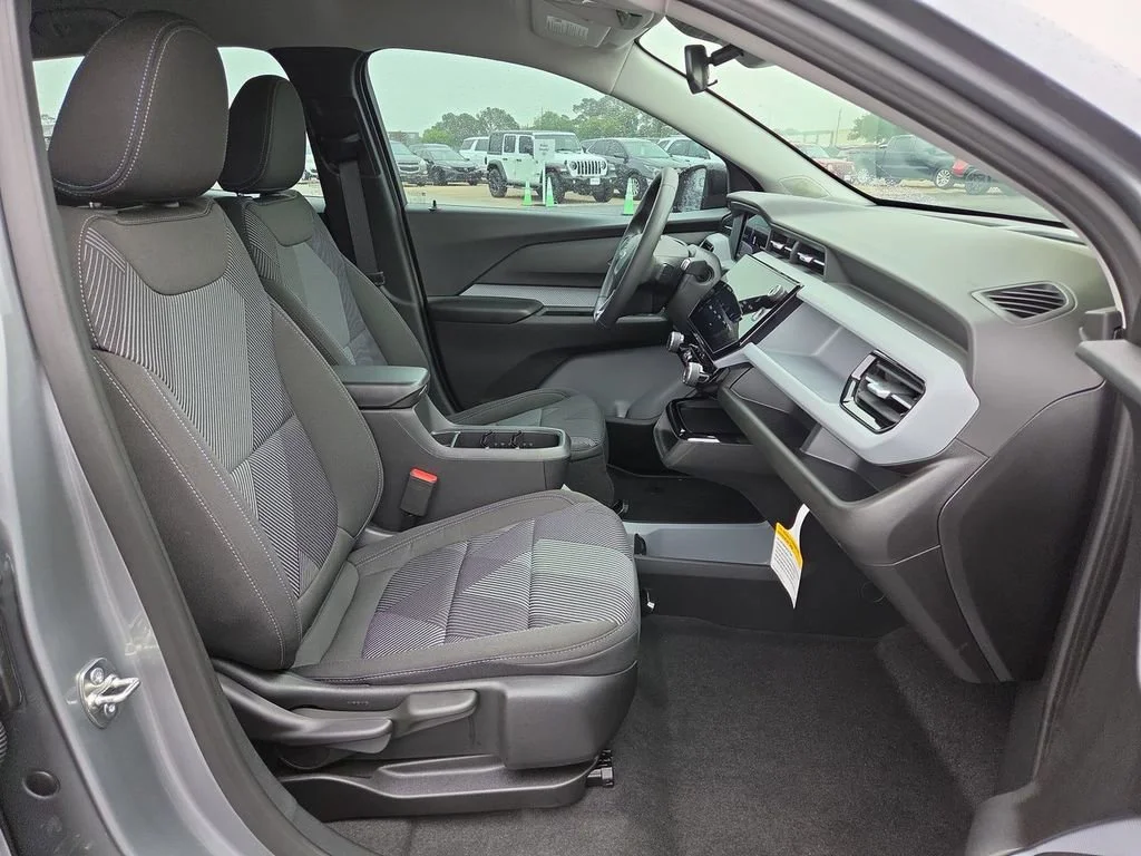 New 2027 Sterling Grey Metallic Chevrolet LT image 18