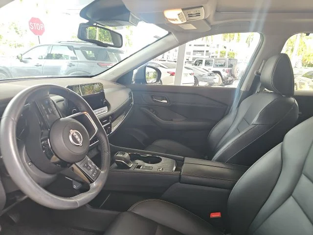 Used 2023 Gray Nissan SL image 8