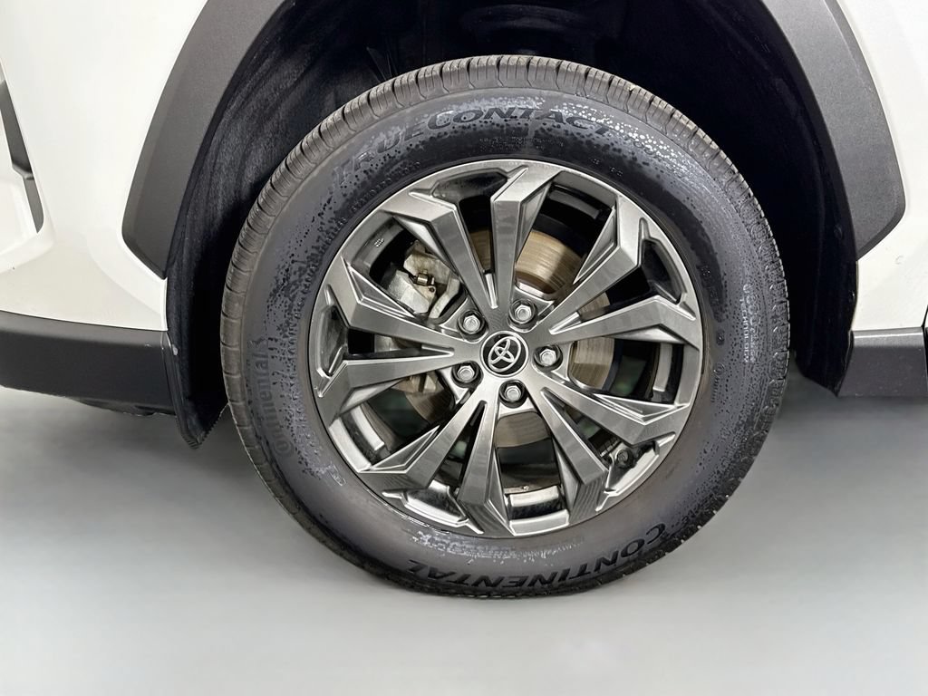 Used 2024  Toyota Hybrid Limited image 30