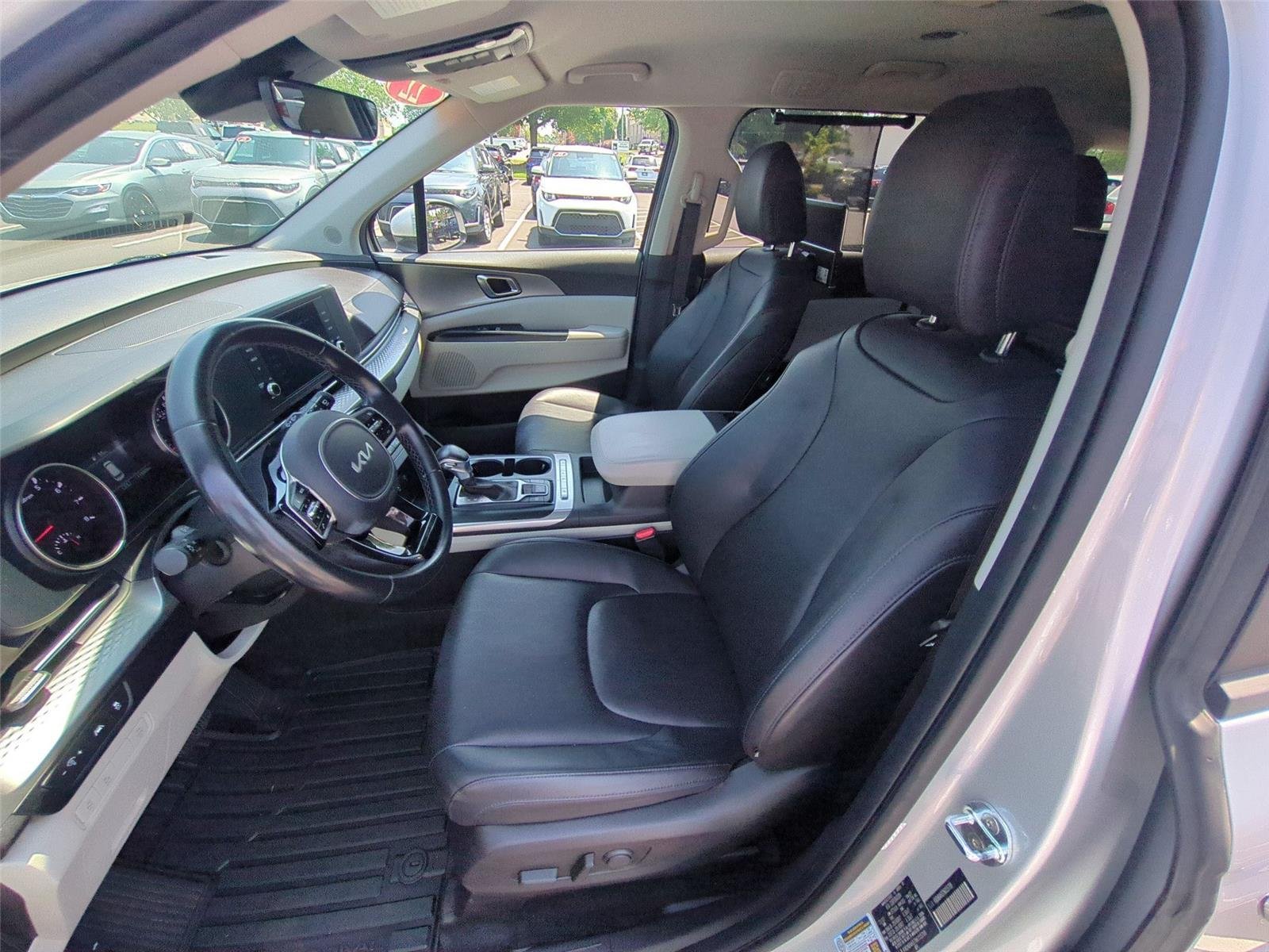 Used 2022 Silky Silver Kia LXS image 18