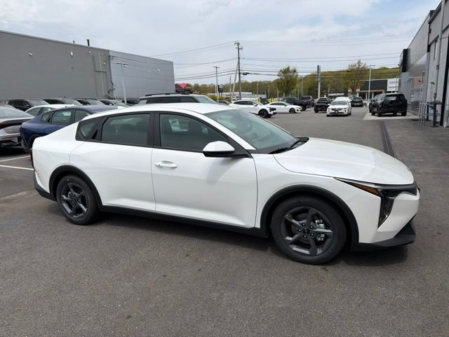 New 2026 Snow White Pearl Kia LXS image 2
