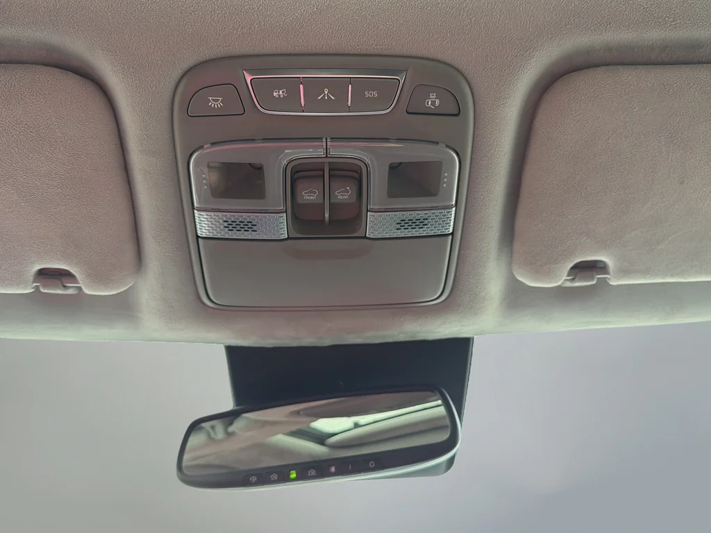 Used 2022 White Kia SX image 35