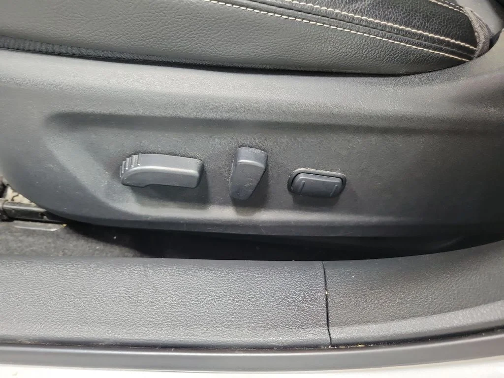 Used 2020 Silver Nissan 2.5 SL image 29