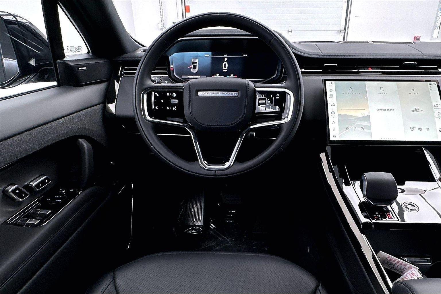 New 2026 Santorini Black Metallic Land Rover SE image 10
