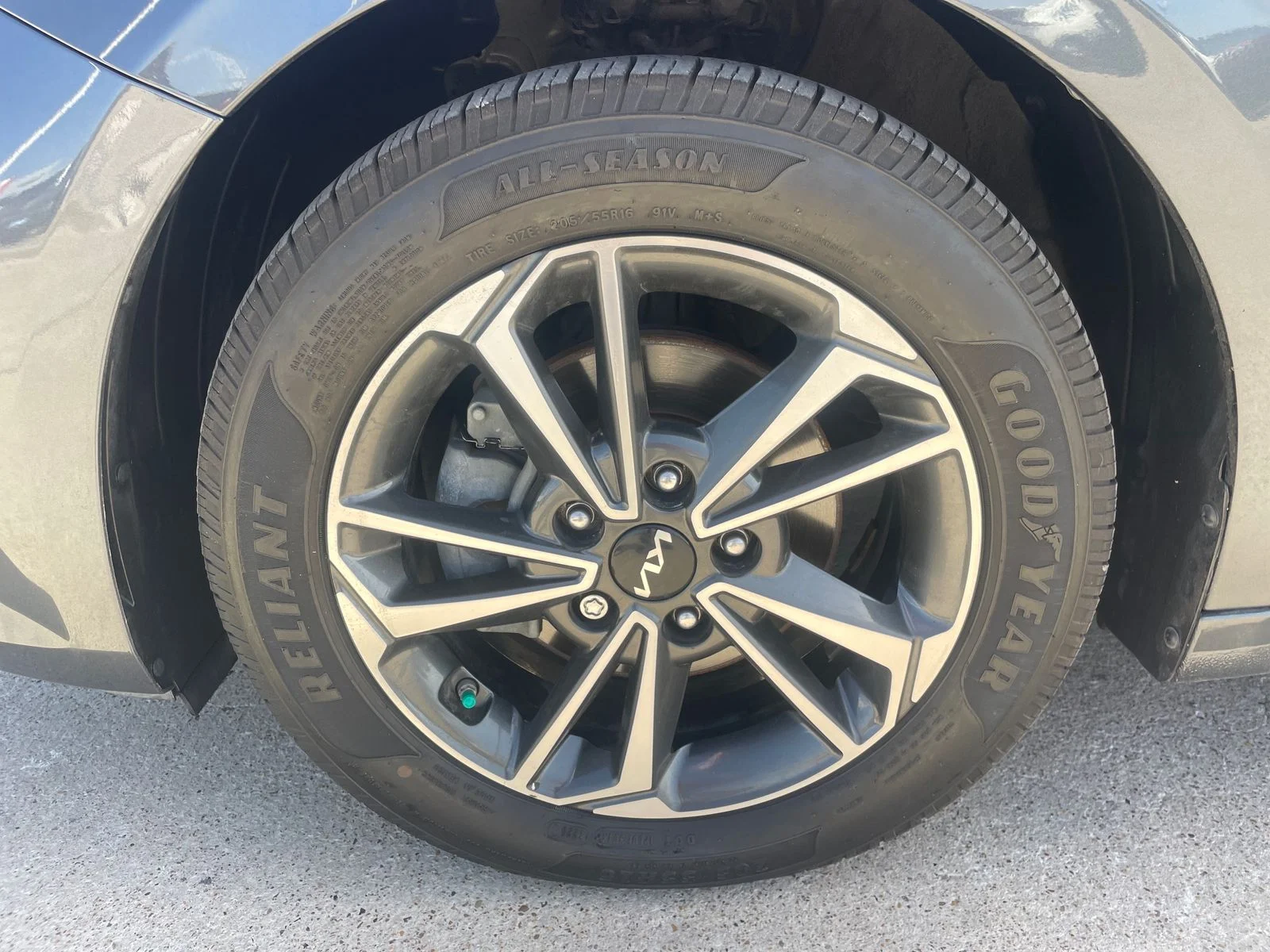 Used 2024 Gray Kia LXS image 27