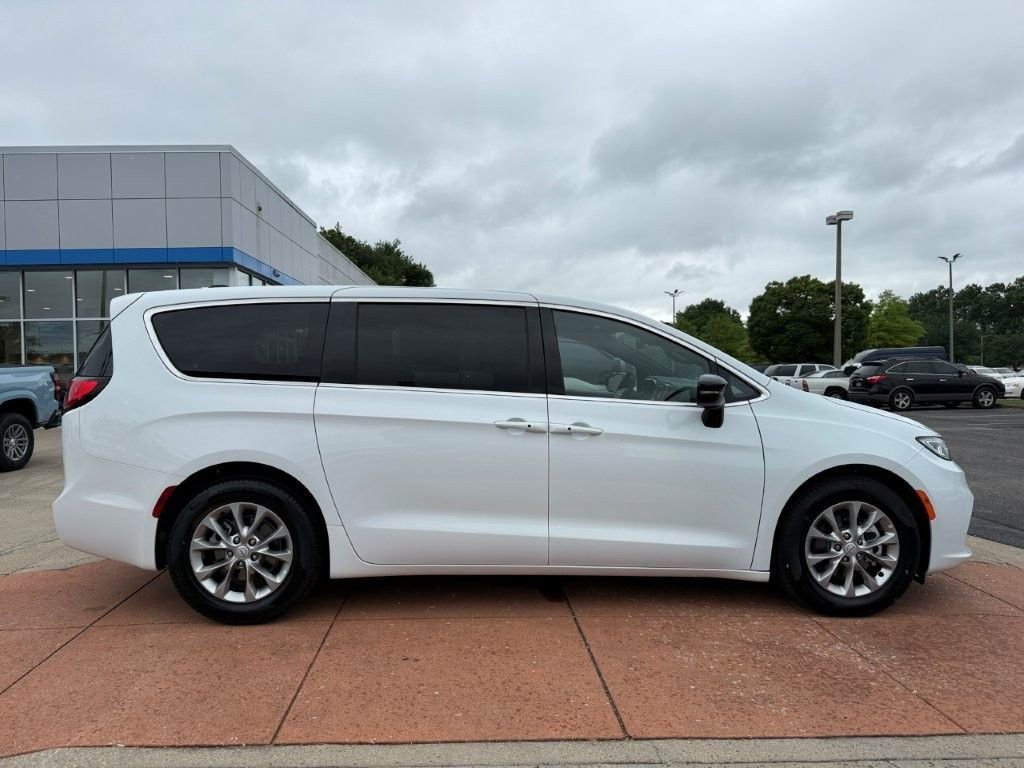 Used 2026 White Chrysler Limited image 7