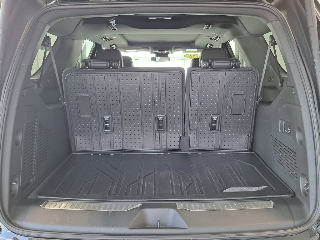 2026 Chevrolet Suburban Premier - Photo 14