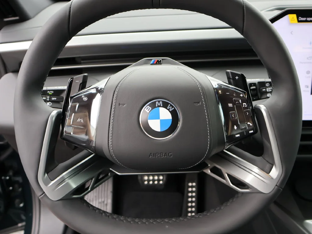 New 2027 Vancouver Green Metallic BMW  image 29