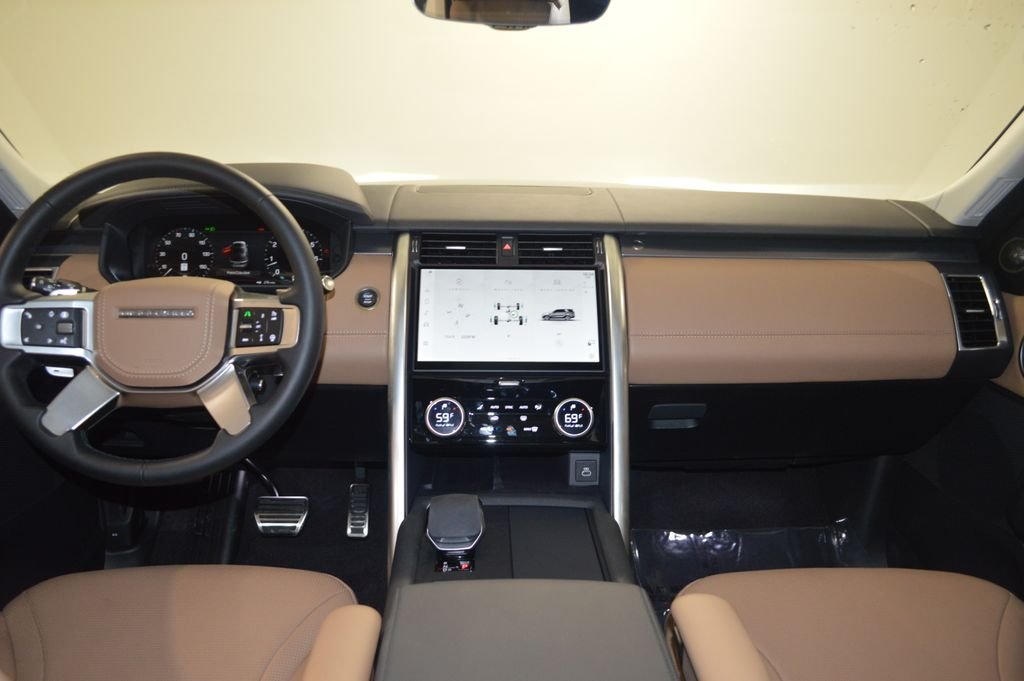 Used 2025 Gray Land Rover Metropolitan Edition image 41